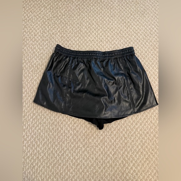 BLANKNYC Denim Draped Faux Leather Shorts/skort SIZE: MEDIUM - Picture 8 of 12